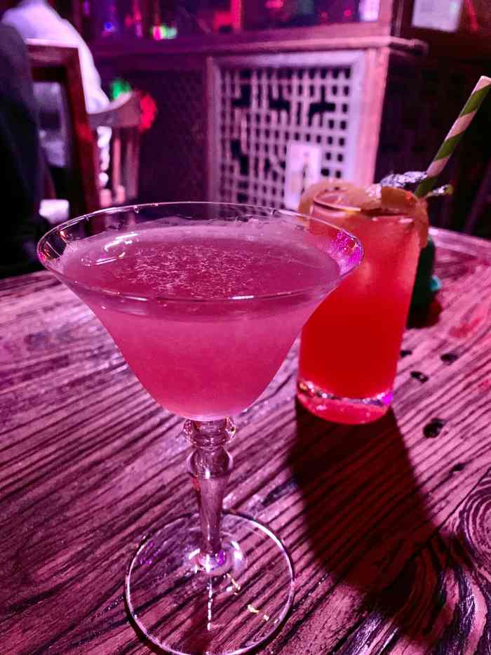 嘉兴月河酒吧一条街去过多次但这一次去的是叫木头酒吧这里场地比较大