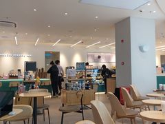 大堂-星巴克臻选(上海淮海百盛购物中心店)