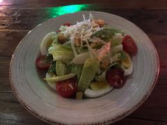 凯撒色拉配自制凯撒酱-SISTERS BAR RESTAURANT川意酒馆(嘉善老市H楼店)