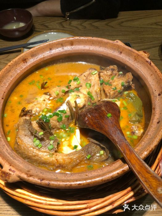 吃饭皇帝大(万象生活城店)柴火稻草鱼图片