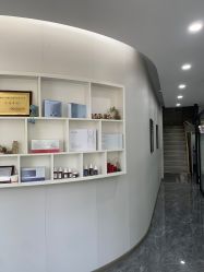 -苗方清颜专业祛痘·皮肤管理