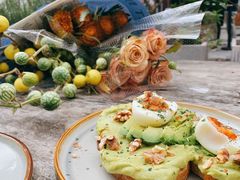 牛油果煮蛋吐司-RAC BAR(安福路店)