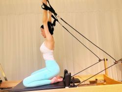 -闺蜜瑜伽·普拉提女性塑形馆