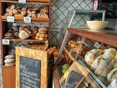 面包甜点陈列柜-Juicy Bakery(大学路店)