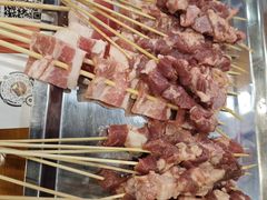 -哈尔滨小酒馆·鲜肉现穿自助烧烤(康新花园店)