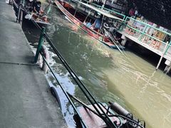 -Chom Cafe and Restaurant