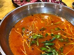 红酸汤锅-苗阿哥