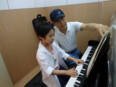 -柏斯音乐艺术中心·钢琴·吉他(上音店)
