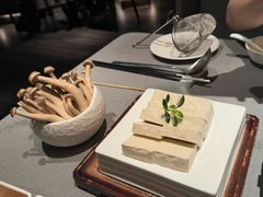 -左庭右院鲜牛肉火锅黑金店(陆家嘴中心店)
