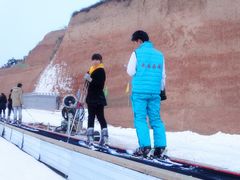 -采薇庄园四季滑雪场