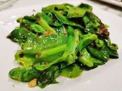 豆䜴鲮鱼抄山苏-匠心牛公馆·潮汕牛肉海鲜火锅(索菲特店)