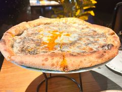 招牌黑松露温泉蛋披萨-IL TEATRO 精品意大利餐厅