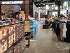 -SKECHERS 斯凯奇(上海国际时尚中心店)