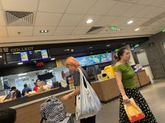 -麦当劳(上海虹桥站30B检票口楼上)