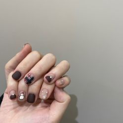 -花岐款式专研健康美甲沙龙