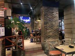 大堂-何师烧烤Pro ·江湖川菜·小龙虾·精酿(太古里旗舰店)
