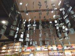 -猫的天空之城概念书店(杭州南宋御街店)