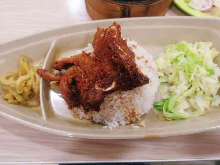 康康快餐(六店)-"他们店面有时候人多起来会很乱,东西也挺贵.