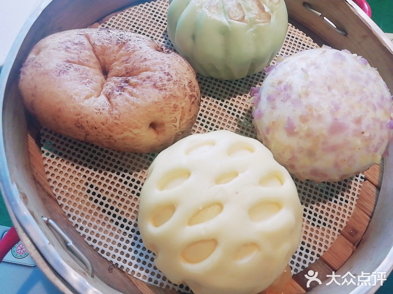 乘有空赶紧来品尝无锡鸡粥 湖滨商业街，那里在修路