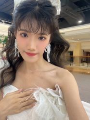 -现代经典婚纱摄影