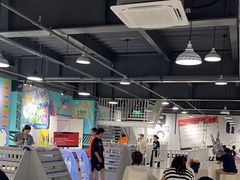 -极限PLAY运动娱乐新世界·团建派对潮玩休闲馆·室内蹦极高空游乐园