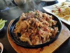 铁板酸菜五花肉-我去·春饼文化主题餐厅(国定路总店)