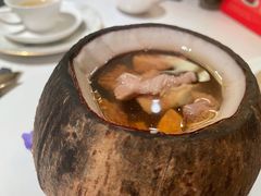 椰子八宝鸡汤-闻见中国海南菜(K11店)