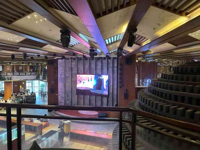 海茵汇温泉(滨江店)-"按摩区女服务员服务态度很差 非常差 最差.