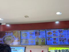 -牛一嘴·兰州牛肉面·大盘鸡(财富中心店)