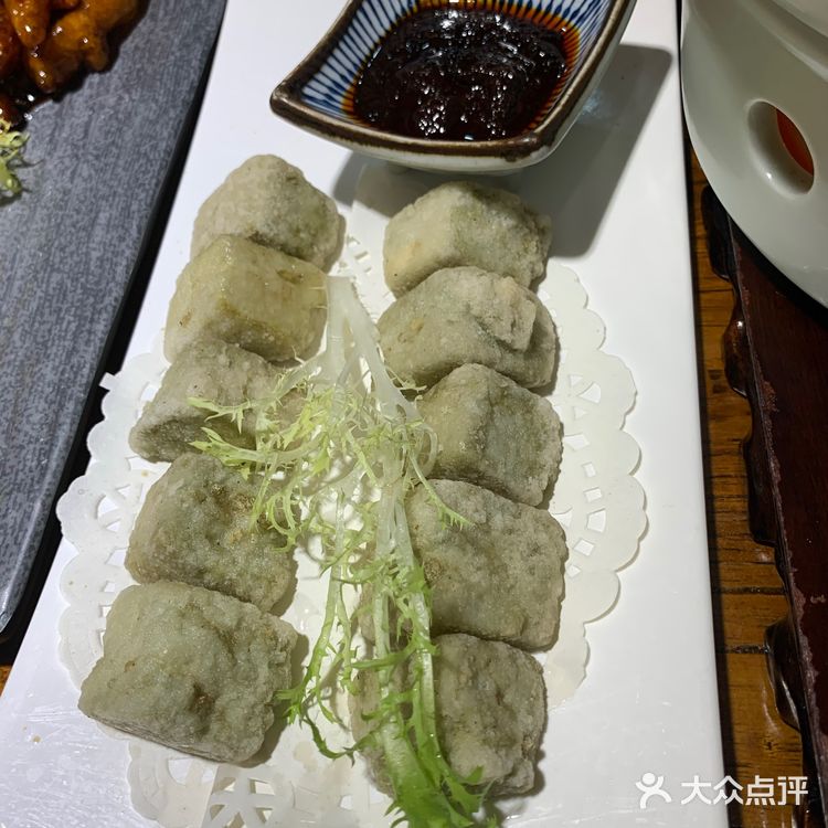 这个我个人更觉得芳芳私房菜那家好吃