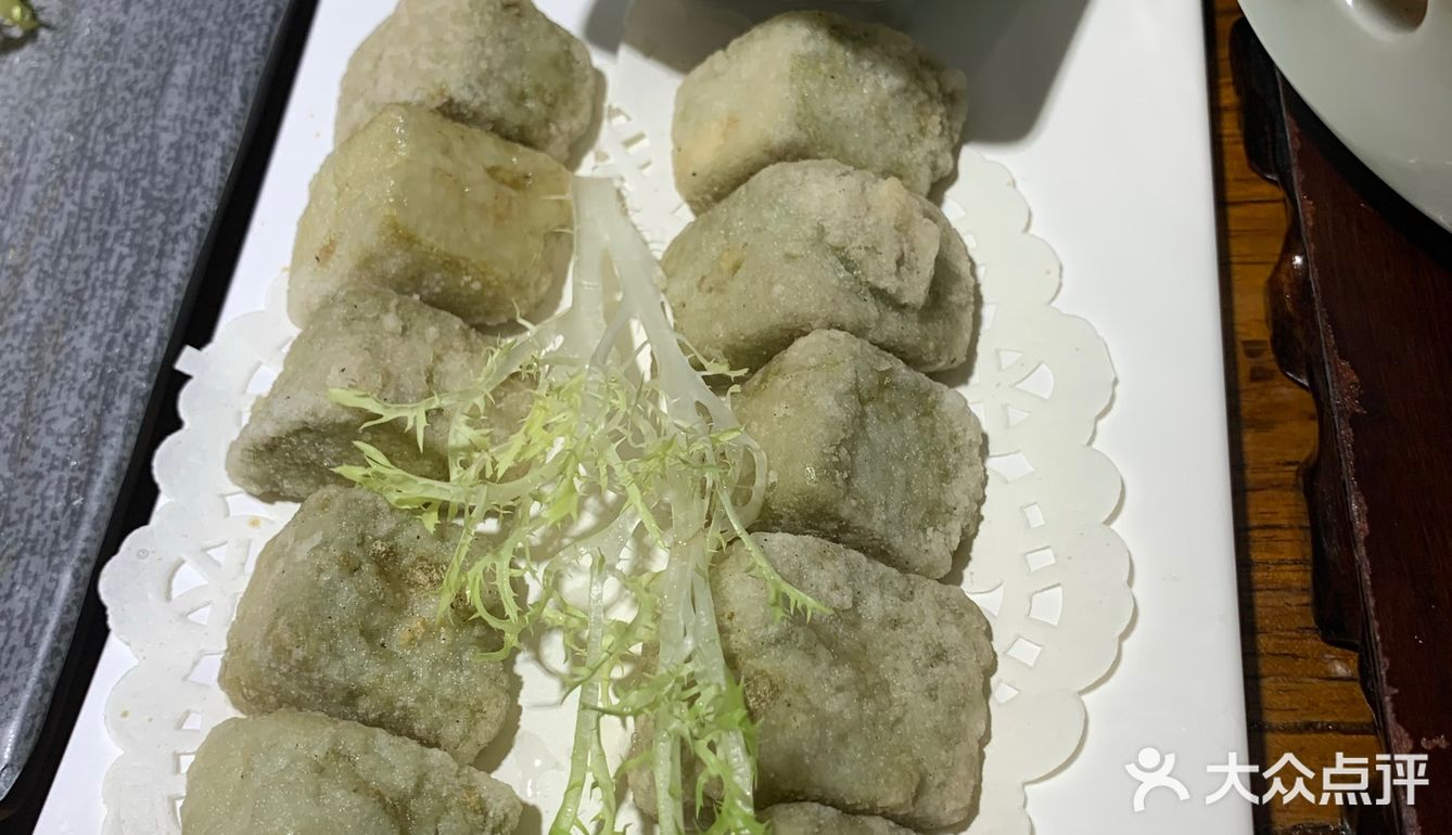 这个我个人更觉得芳芳私房菜那家好吃