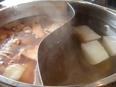 昆布锅+泡菜锅-贺野·自助炭火烤肉(紫藤路店)
