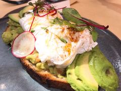 牛油果温泉蛋吐司-O'mills Sourdough Bakery&Bistro(永嘉路店)