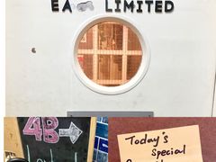 -layback cafe & bar