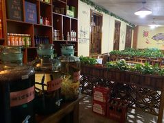 大堂-果松木炭酸菜铜火锅·外婆参鸡汤