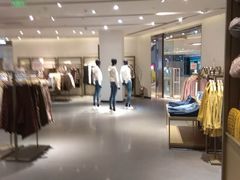 -URBAN REVIVO(济南领秀城贵和购物中心店)
