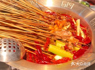 这家串串很有特色 店里面的风格比较复古 团购的双人餐