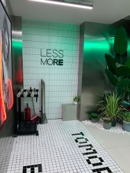 -LESSMORE科技头皮理容中心