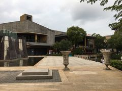 -URBAN REVIVO(欢乐海岸购物中心店)