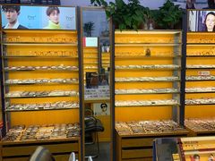 -优医视平价眼镜蔡司依视路折扣工厂店(十里堡店)