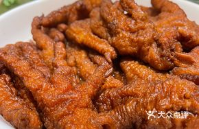 Steamed Chicken Feet in Bamboo Steamer