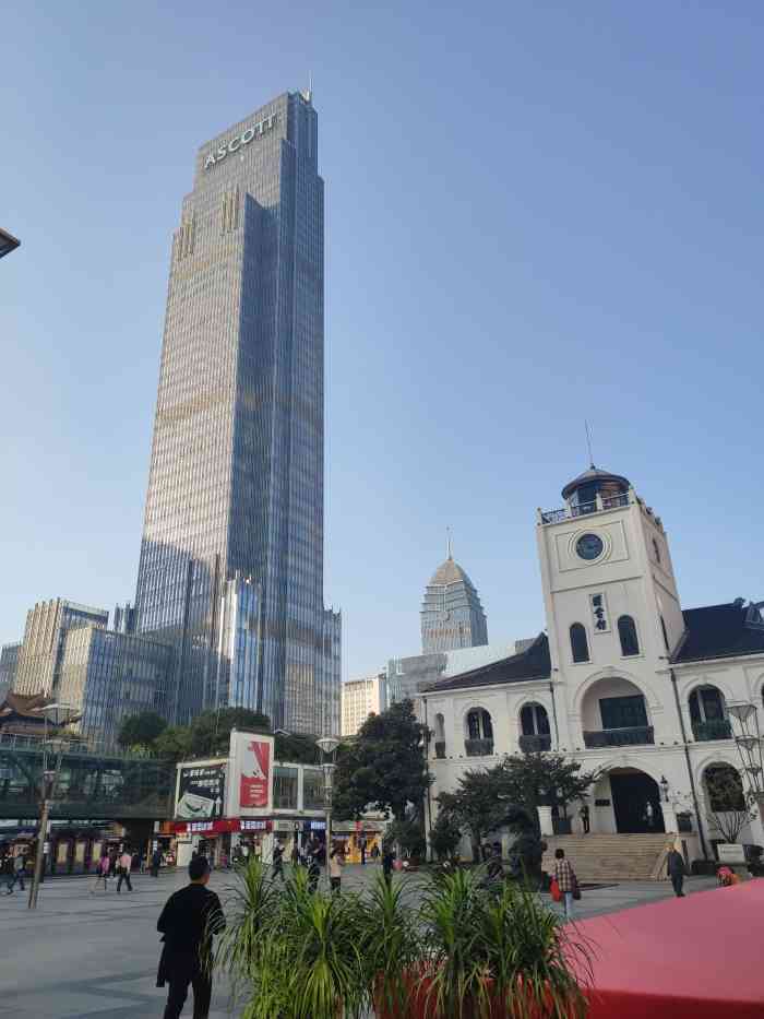 崇安寺步行街-"崇安寺步行街就是围绕着崇安寺四周一圈有公.