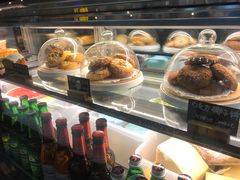 面包甜点陈列柜-HELLO 27 意面·沙拉·帕尼尼