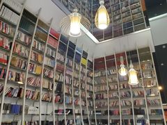 -钟书阁(松江泰晤士小镇店)