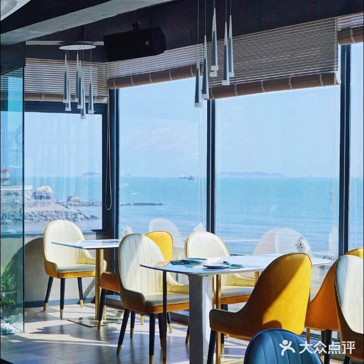 西餐厅+酒吧模式 曾厝垵天桥旁海边 厦门的海景餐厅之
