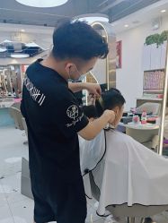 -虫二·专注健康烫染沙龙