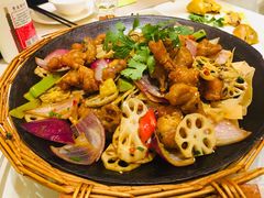 香锅牛蛙-東城故事·尋找姆媽的味道(玉兰路店)