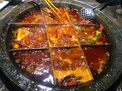 -红九格老火锅(三峡广场店)
