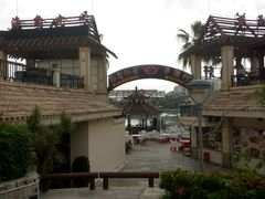 -亚龙湾亚泰商业街