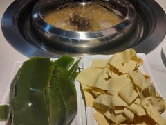 -哈尔滨烧烤·山河村铁锅炖(交大店)